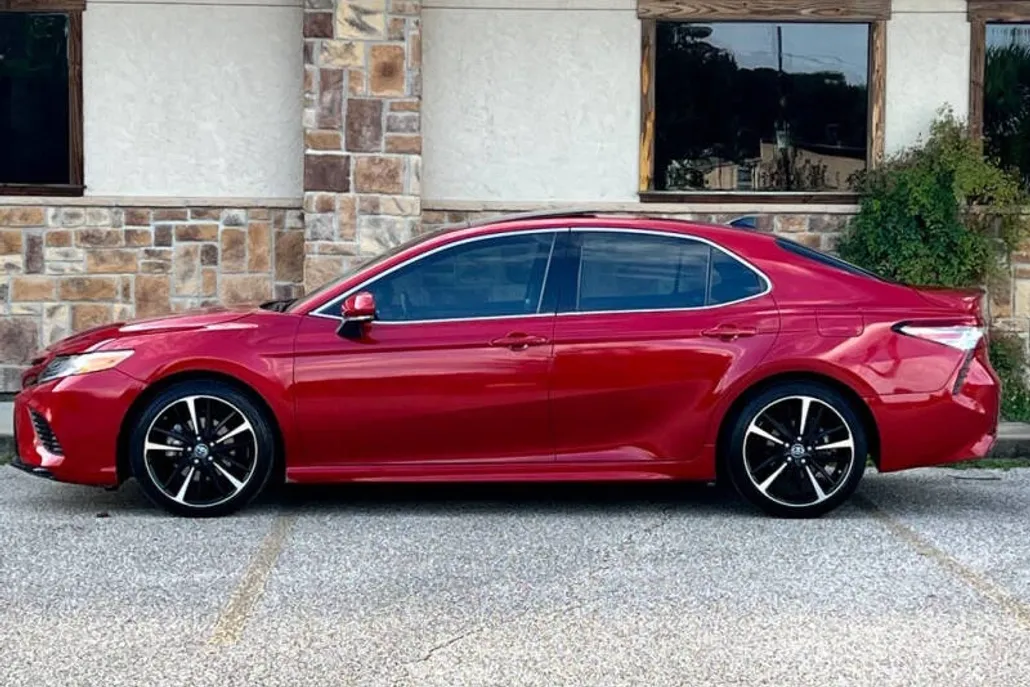 2019 Toyota Camry XSE photo 1