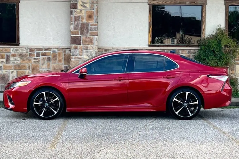 2019 Toyota Camry XSE photo 1