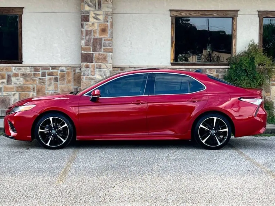 2019 Toyota Camry XSE photo 1