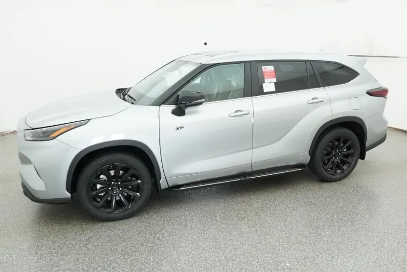 2025 Toyota Highlander XLE Limited photo 1