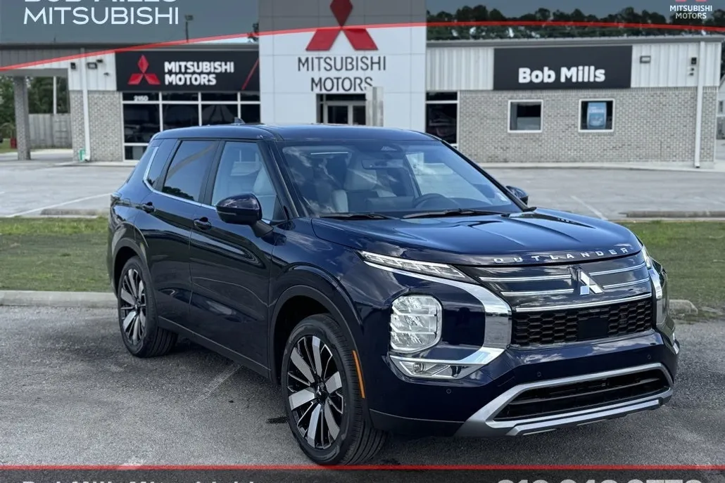 2025 Mitsubishi Outlander SE photo 1