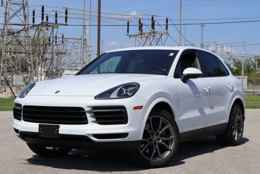 2022 Porsche Cayenne S photo 1