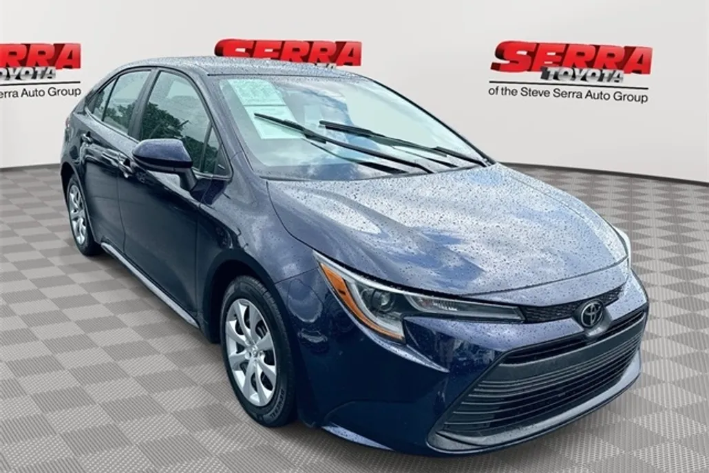 2024 Toyota Corolla LE photo 1