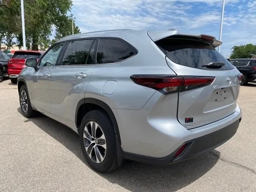 2024 Toyota Highlander XLE photo 1