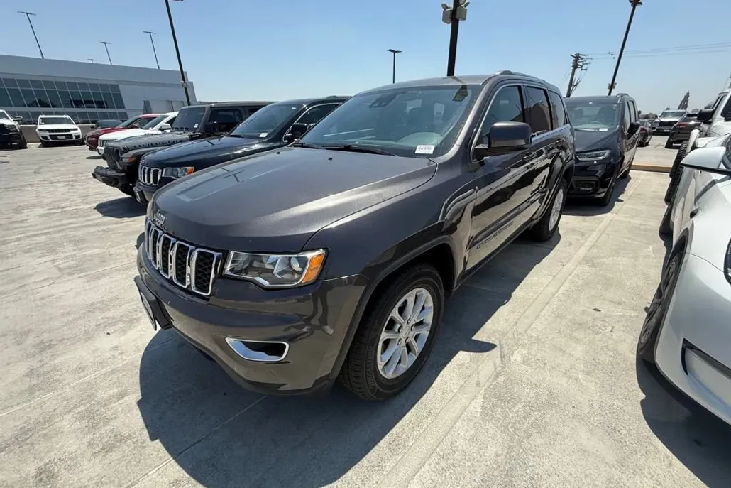 2021 Jeep Grand Cherokee Laredo E photo 1