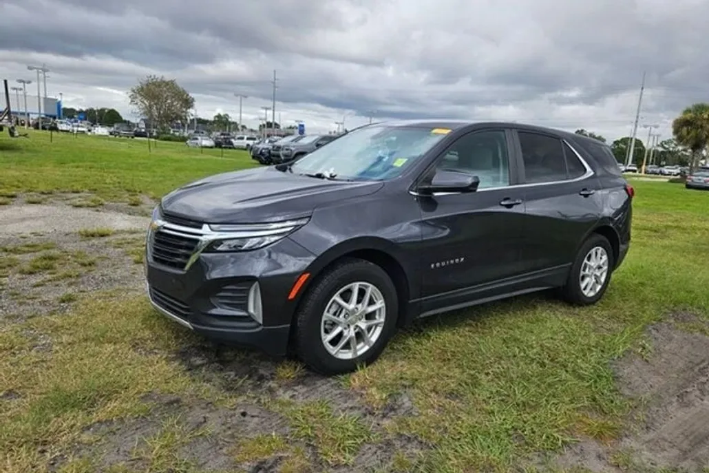 2022 Chevrolet Equinox LT photo 1