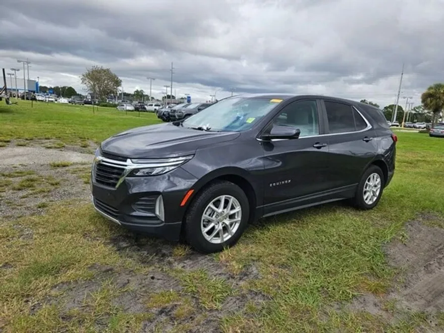 2022 Chevrolet Equinox LT photo 1