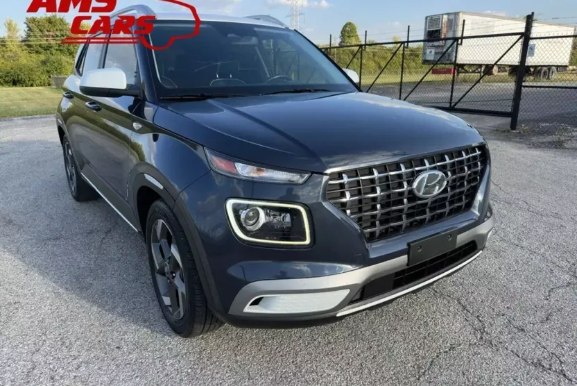 2023 Hyundai Venue Limited photo 1