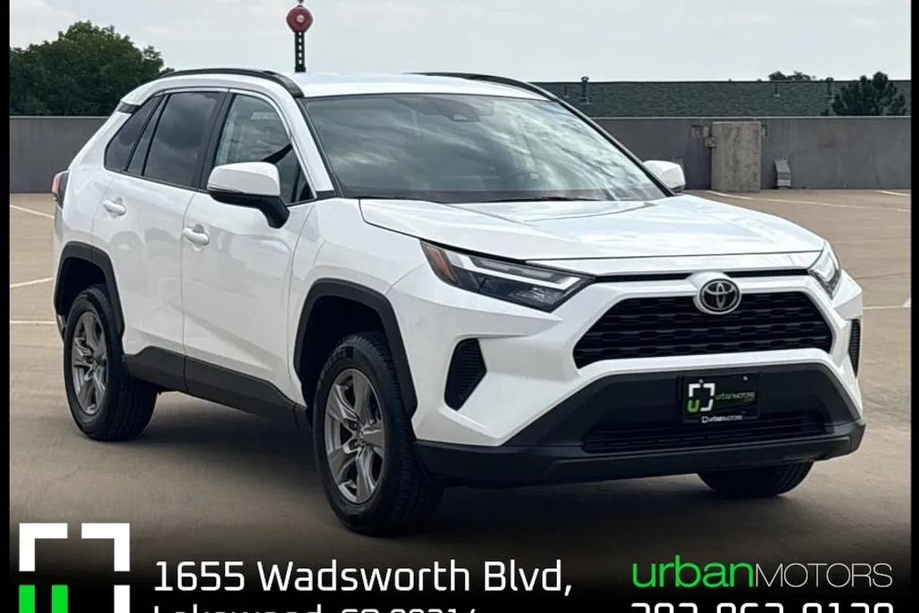 2024 Toyota RAV4 XLE photo 1