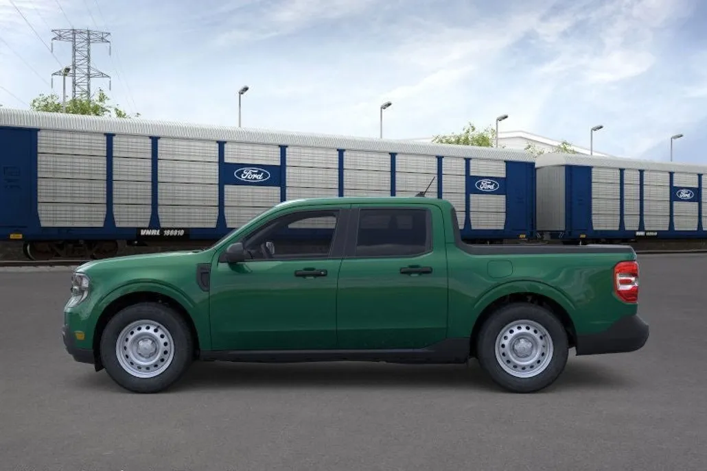 2025 Ford Maverick XL photo 1