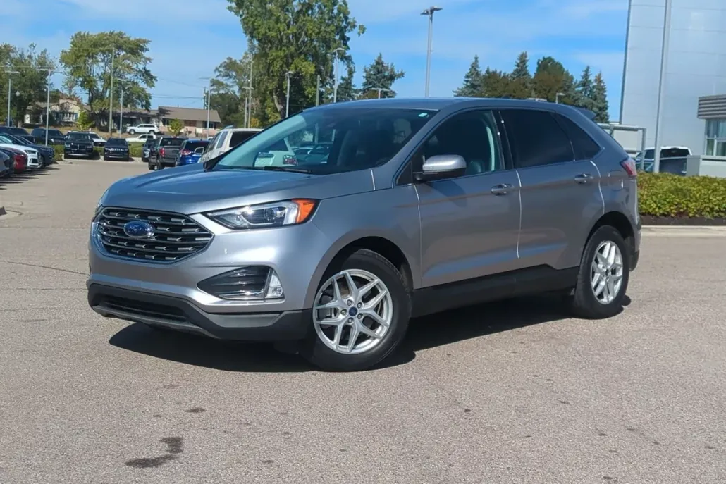 2022 Ford Edge SEL photo 1