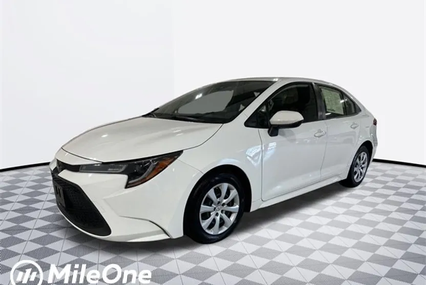 2022 Toyota Corolla LE photo 1