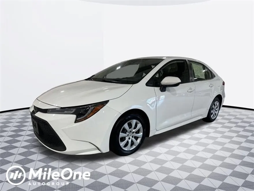 2022 Toyota Corolla LE photo 1