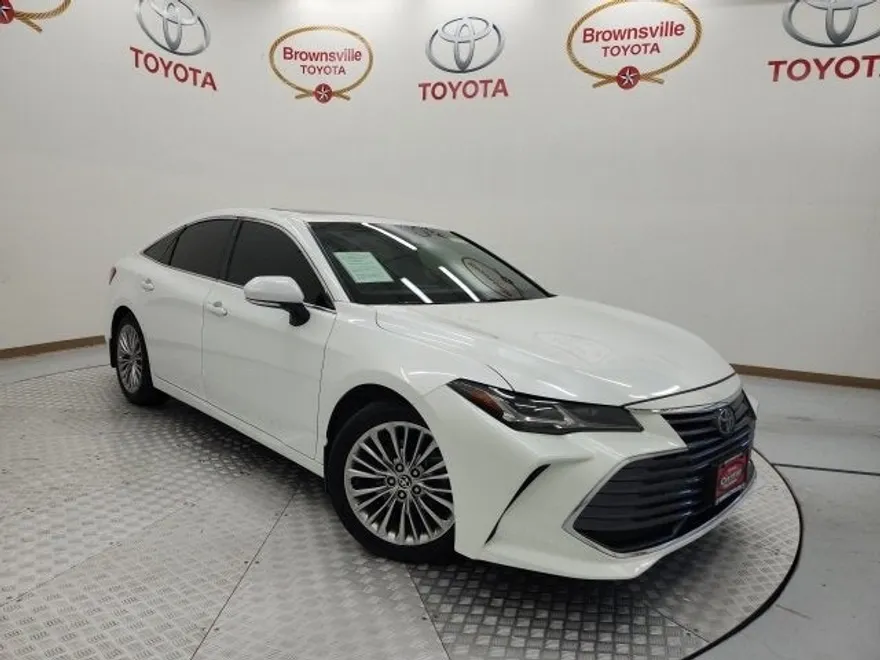 2022 Toyota Avalon Limited photo 1