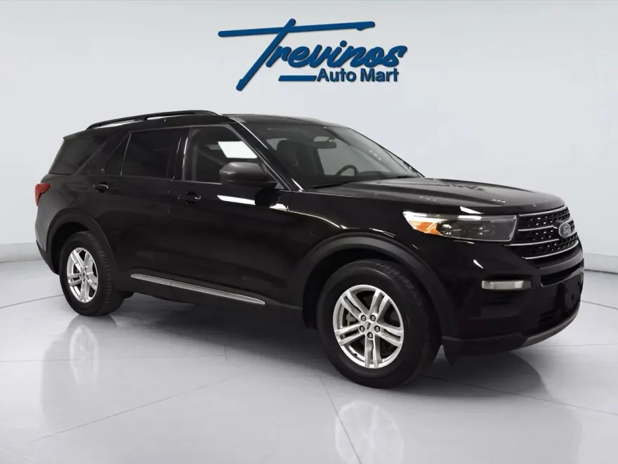 2023 Ford Explorer XLT photo 1