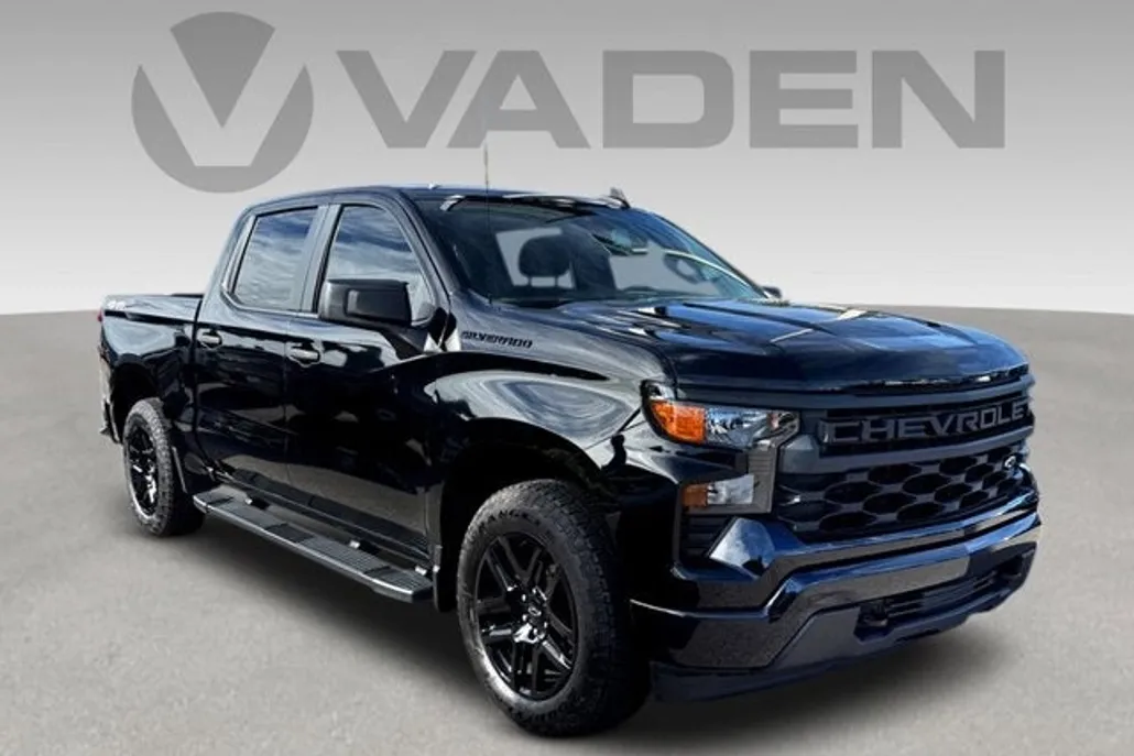 2024 Chevrolet Silverado 1500 Custom photo 1