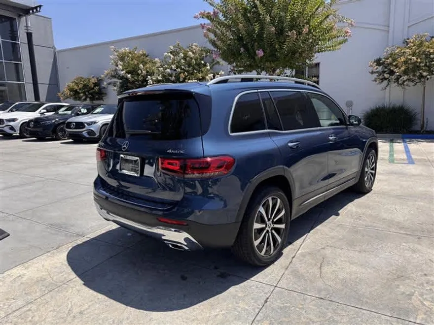 2022 Mercedes Benz GLB 250 photo 1