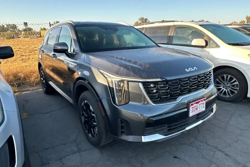 2024 Kia Sorento S photo 1