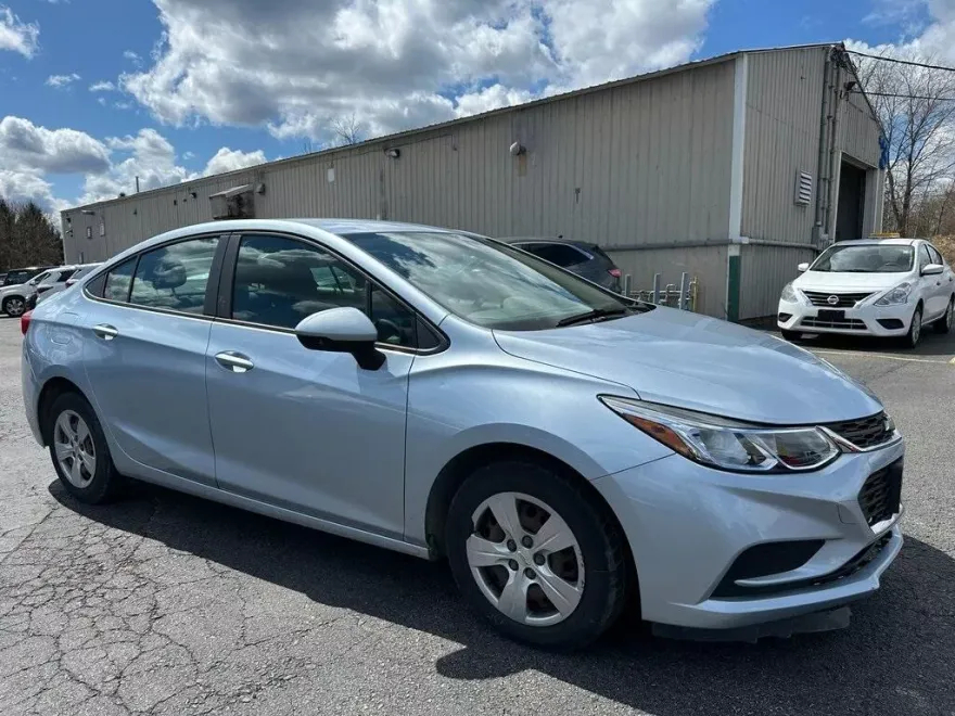 2018 Chevrolet Cruze LS photo 1