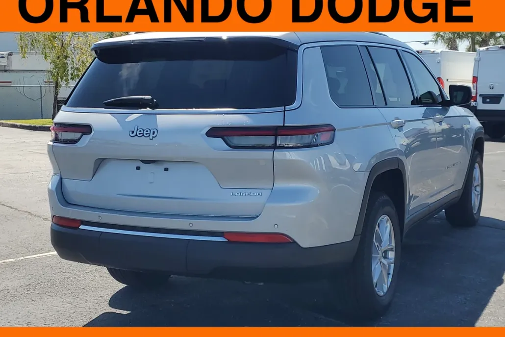2025 Jeep Grand Cherokee Laredo photo 1
