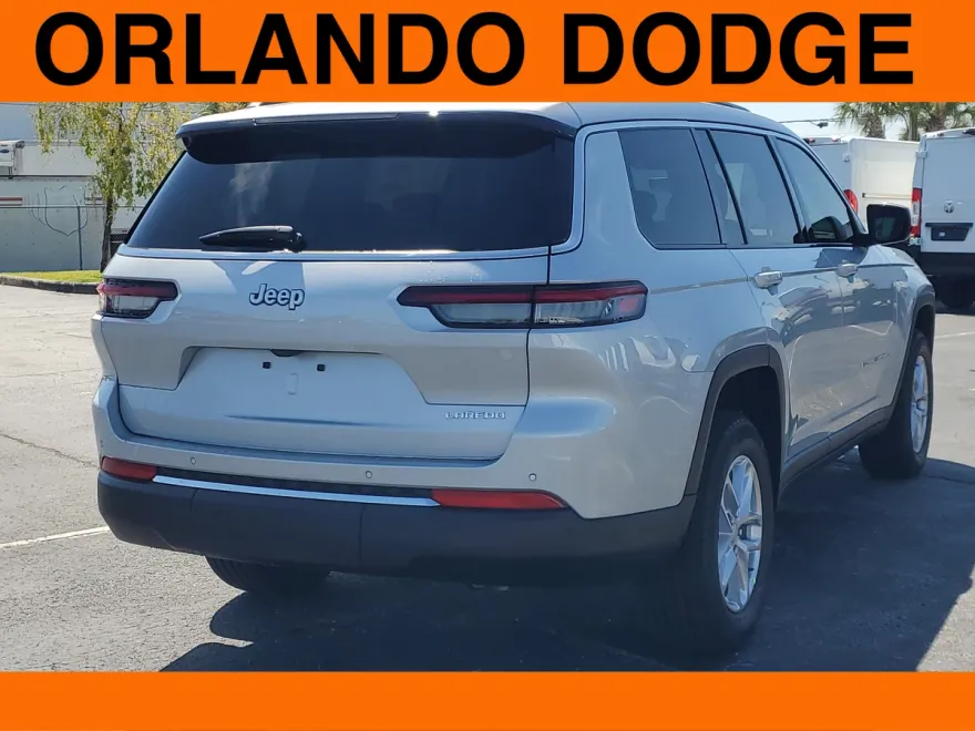 2025 Jeep Grand Cherokee Laredo photo 1