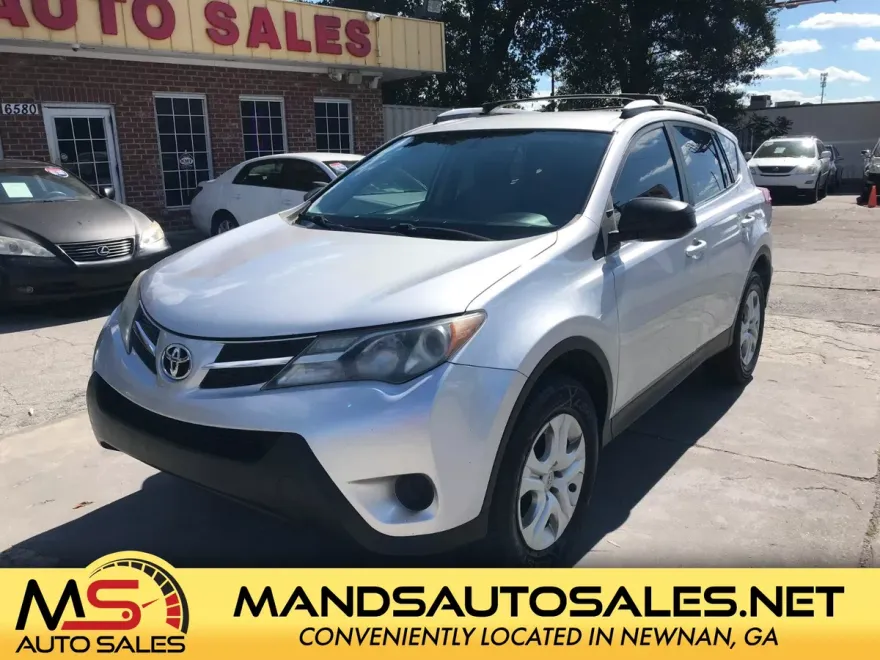 2015 Toyota RAV4 LE photo 1