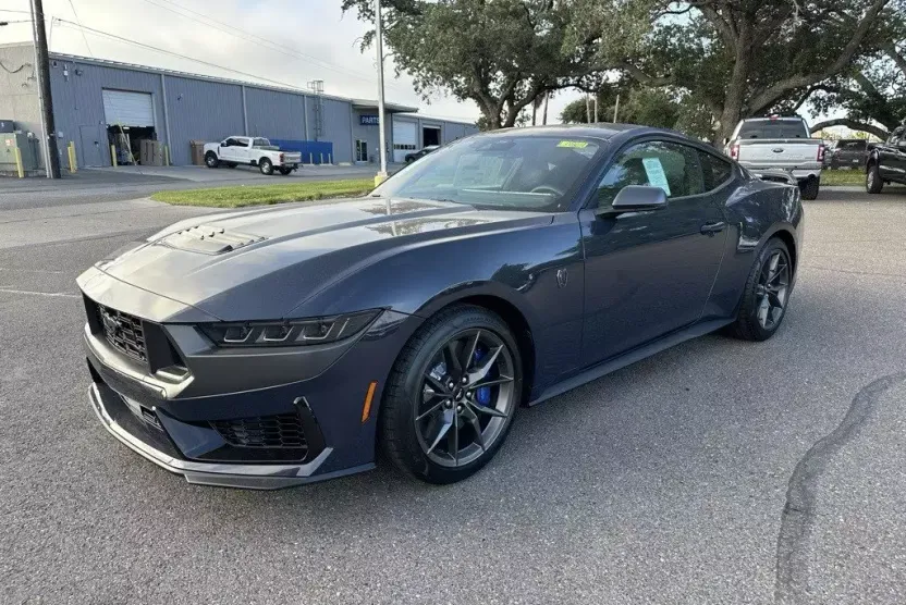 2025 Ford Mustang Dark Horse photo 1