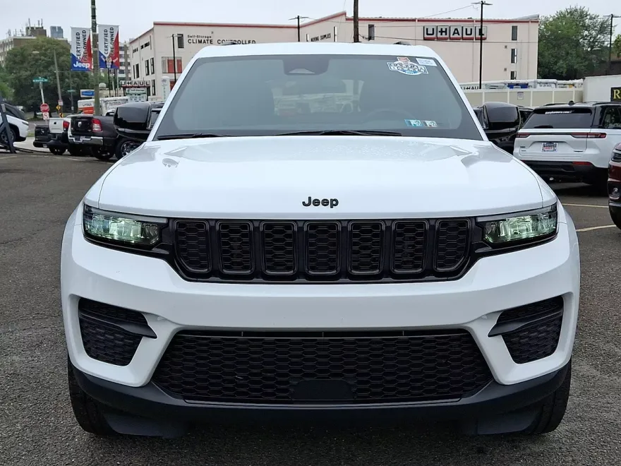 2023 Jeep Grand Cherokee Altitude photo 1