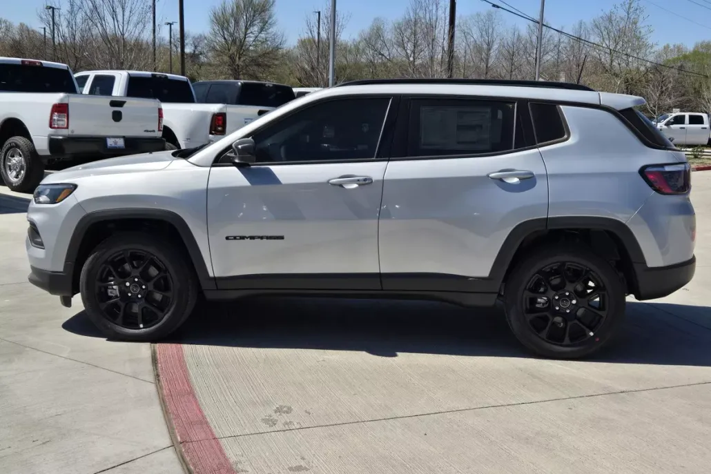 2025 Jeep Compass Latitude photo 1