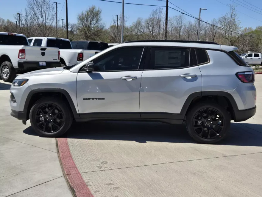 2025 Jeep Compass Latitude photo 1