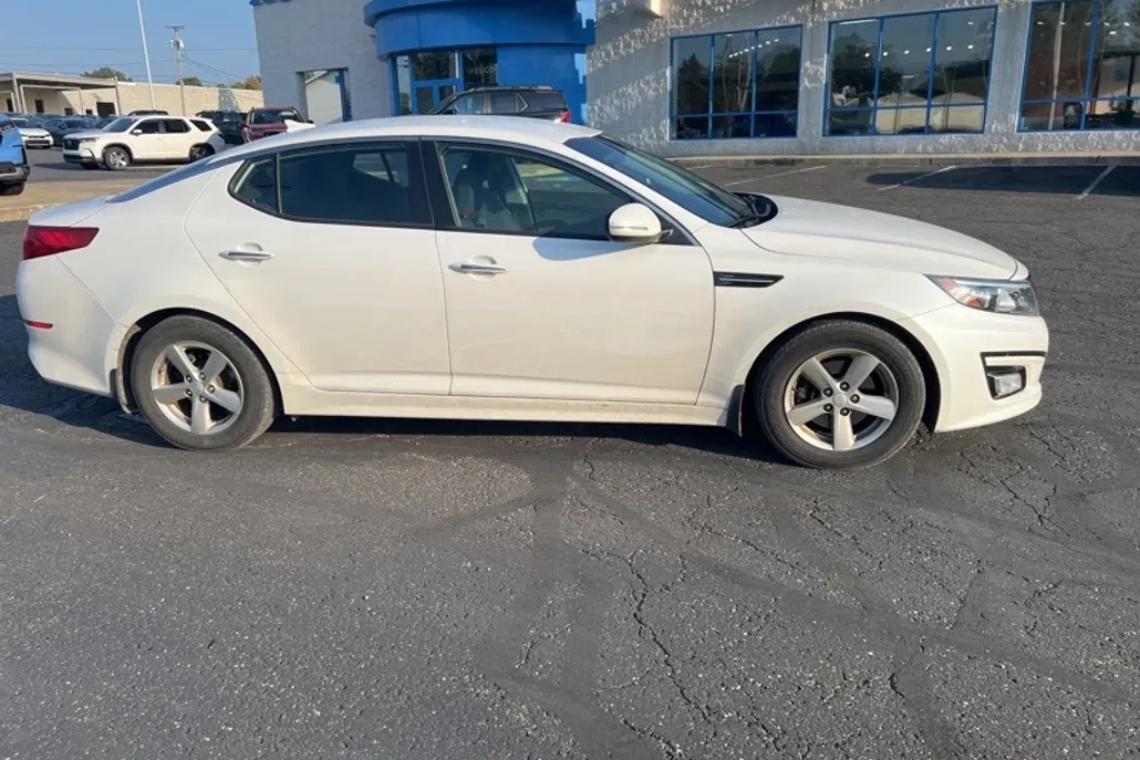 2015 Kia Optima LX photo 1