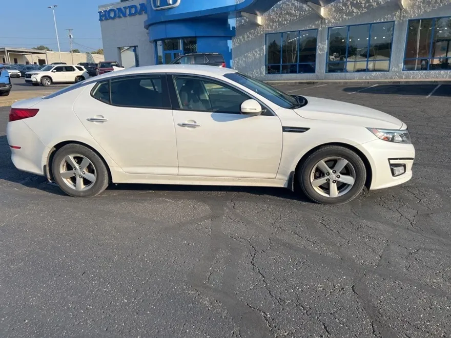 2015 Kia Optima LX photo 1
