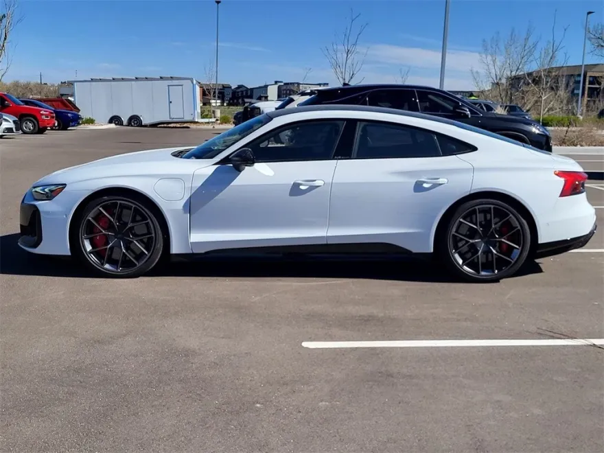 2025 Audi RS e-tron GT Base photo 2