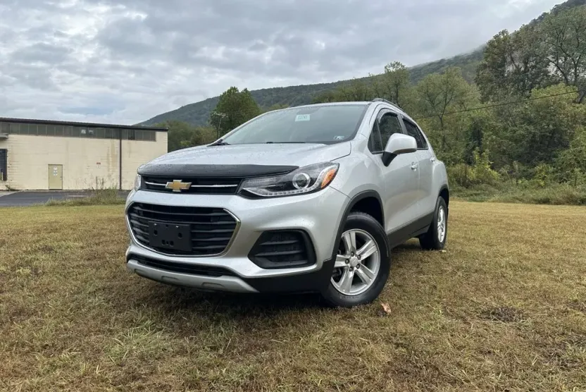 2022 Chevrolet Trax LT photo 1