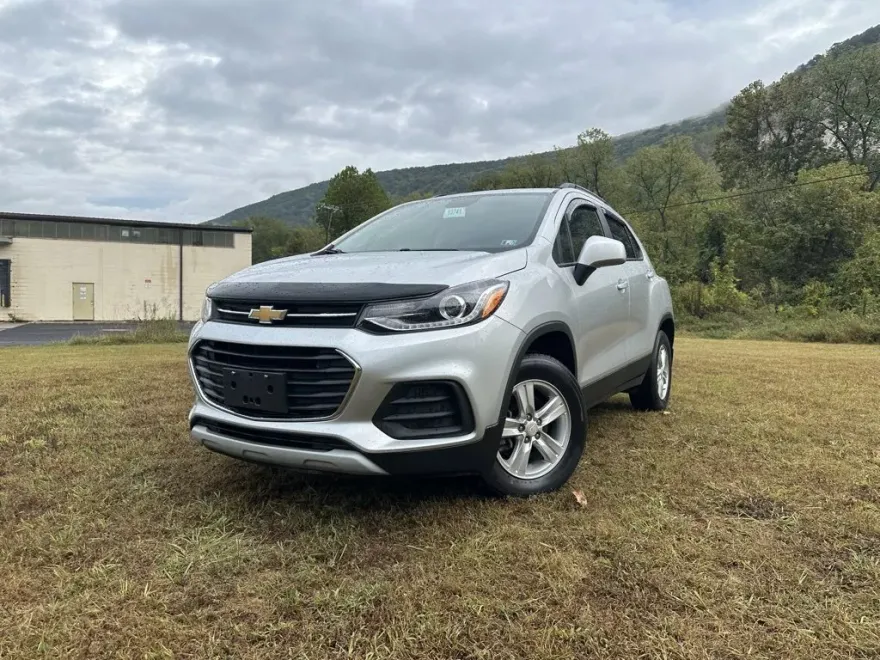 2022 Chevrolet Trax LT photo 1