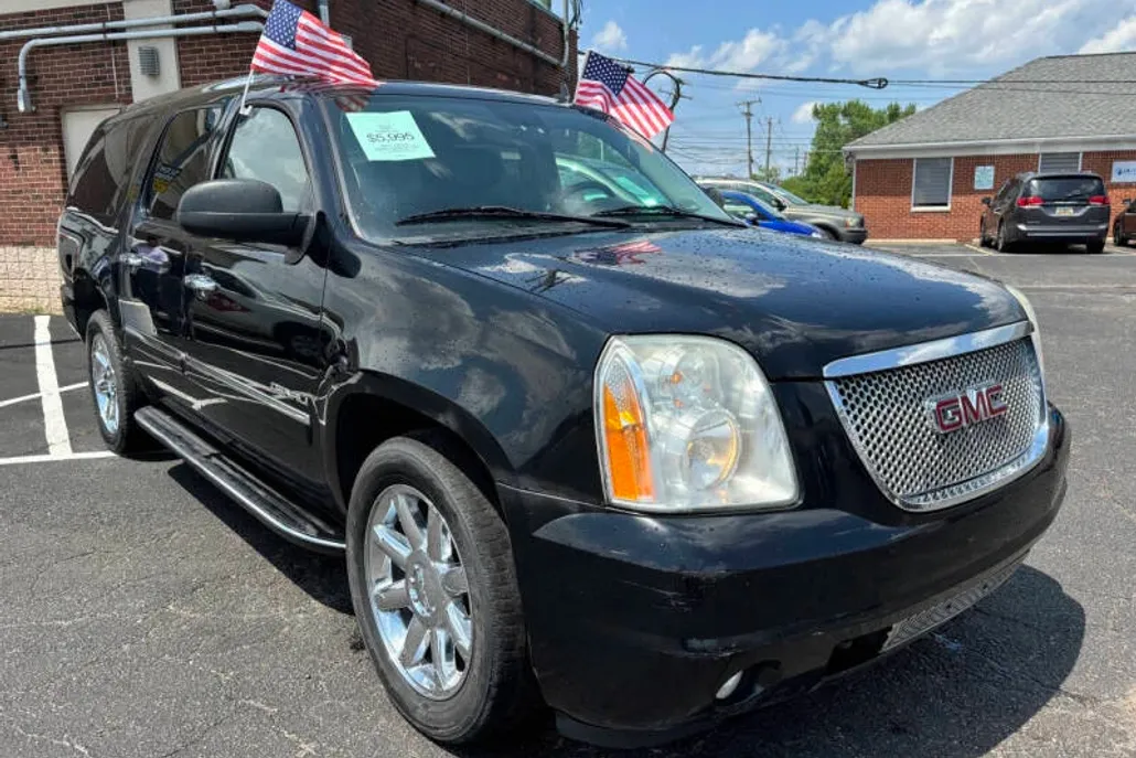 2010 Gmc Yukon Denali XL photo 1