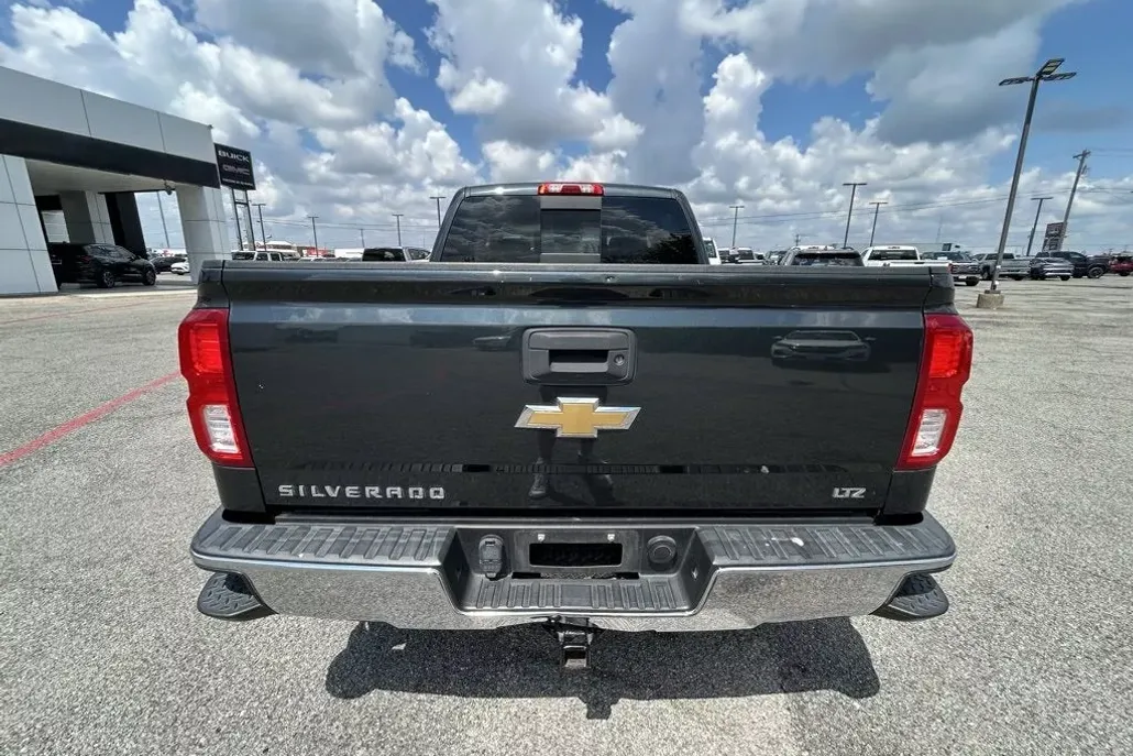 2018 Chevrolet Silverado 1500 LTZ photo 1