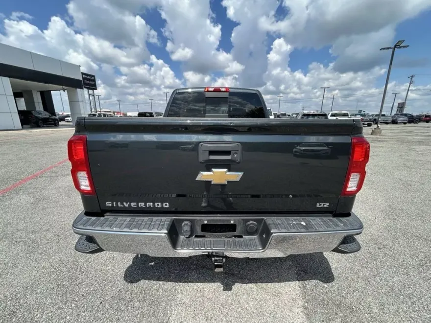 2018 Chevrolet Silverado 1500 LTZ photo 1
