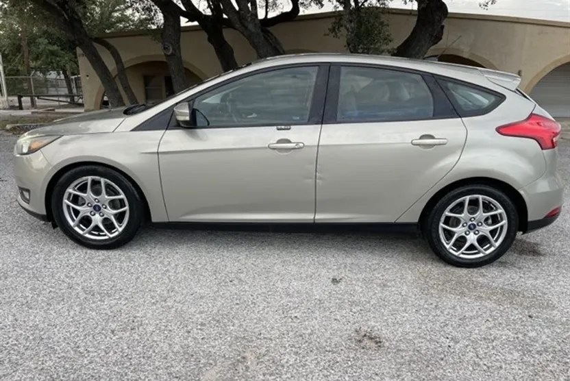 2015 Ford Focus SE photo 1