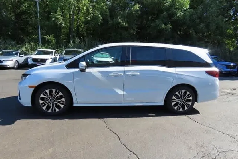 2026 Honda Odyssey Elite photo 1