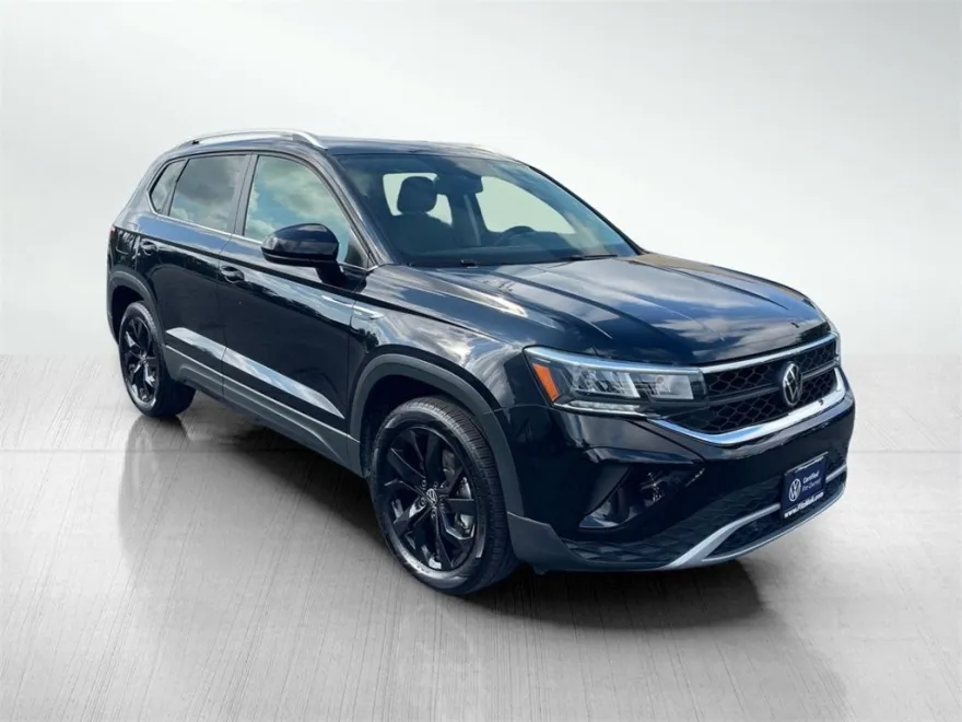 2022 Volkswagen Taos SE photo 1