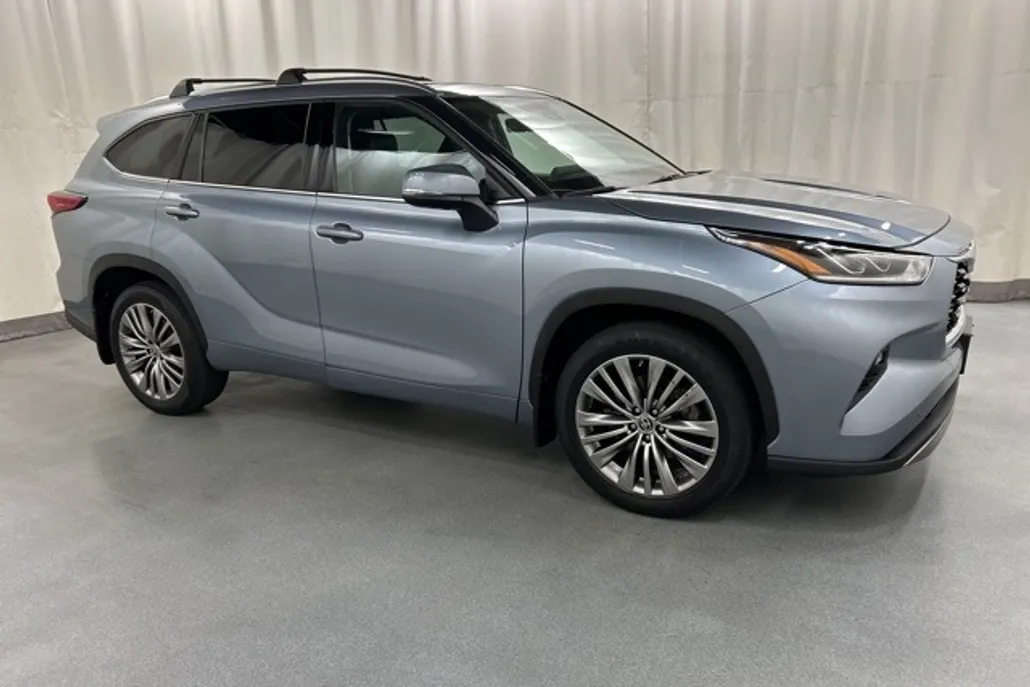 2022 Toyota Highlander Platinum photo 1