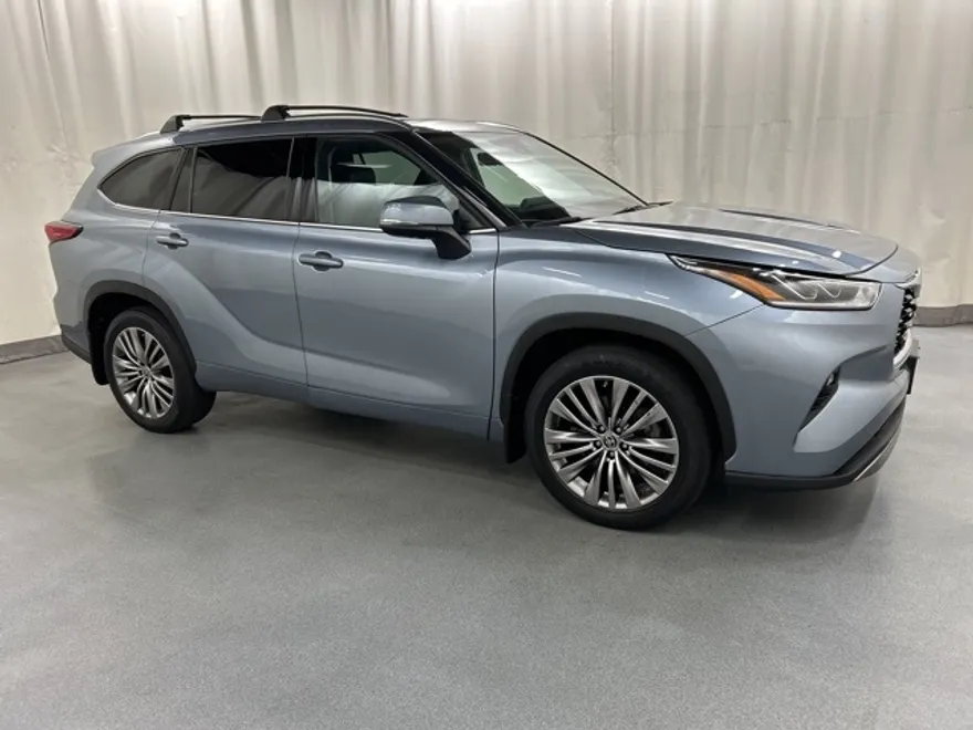 2022 Toyota Highlander Platinum photo 1