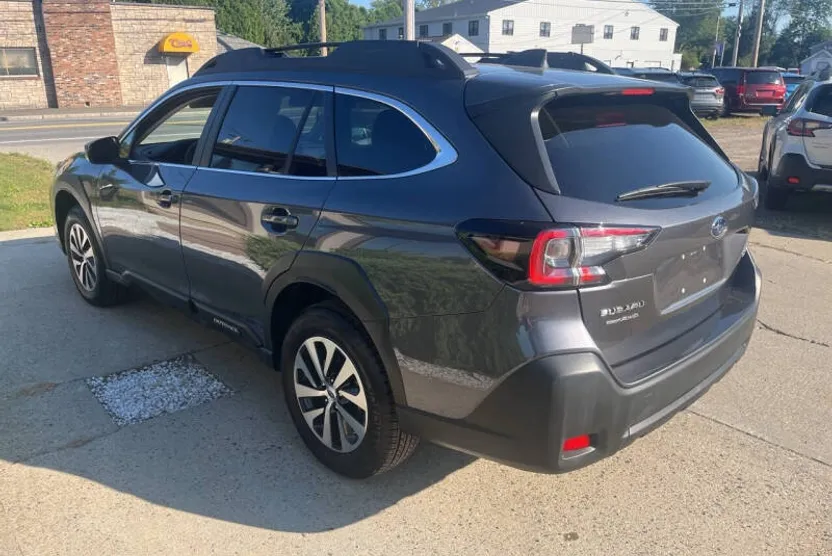 2025 Subaru Outback Premium photo 1