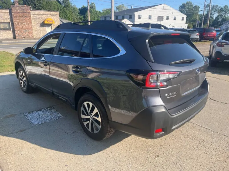 2025 Subaru Outback Premium photo 1