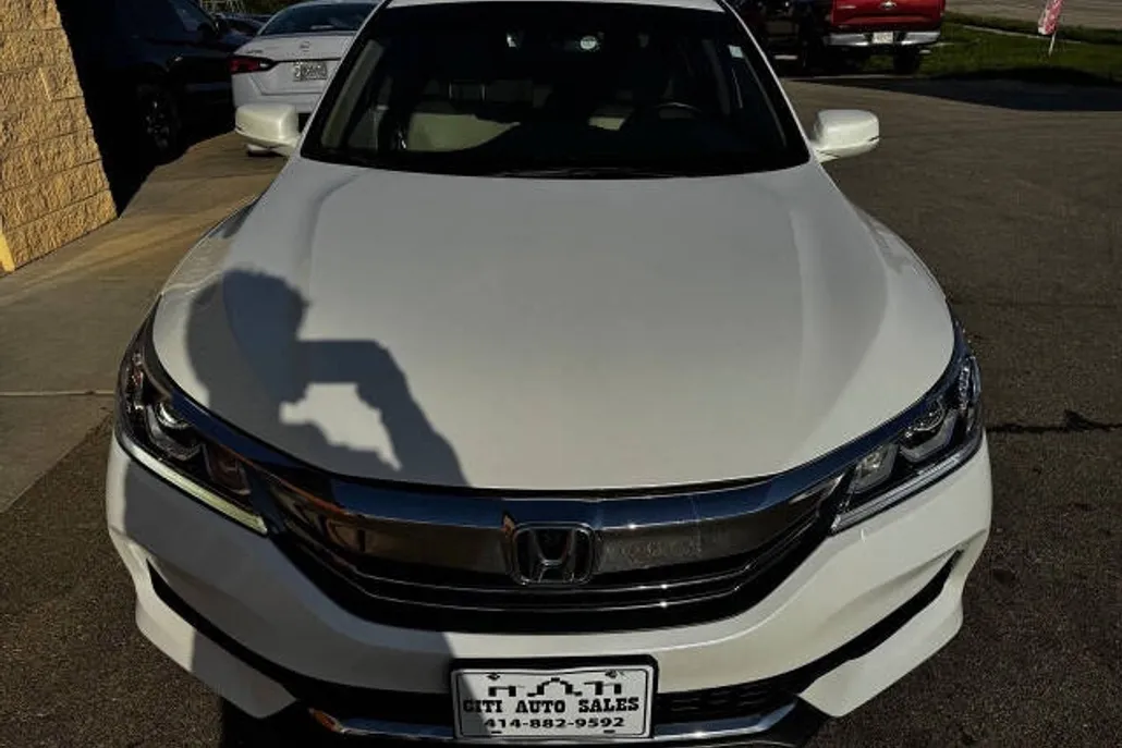 2017 Honda Accord EX-L photo 1