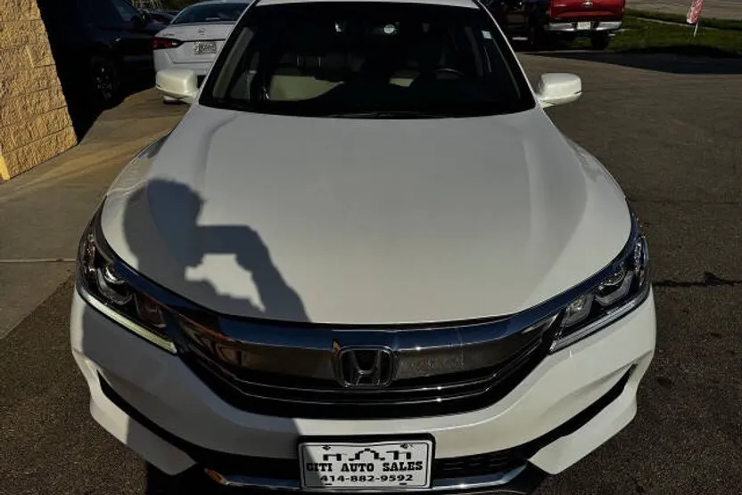 2017 Honda Accord EX-L photo 1