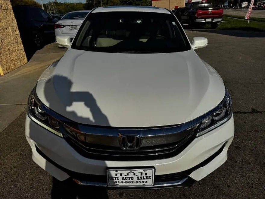 2017 Honda Accord EX-L photo 1