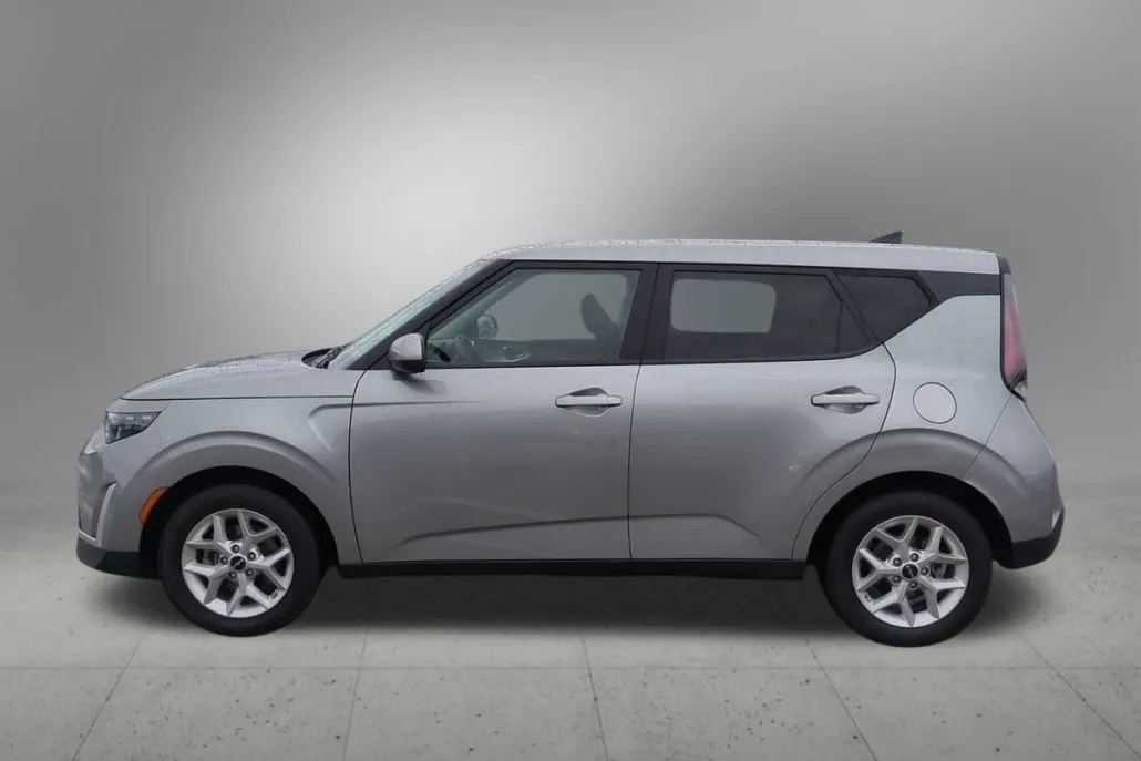 2024 Kia Soul LX S photo 1