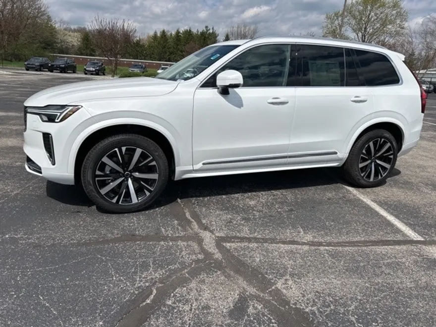 2025 Volvo XC90 B5 Core photo 1